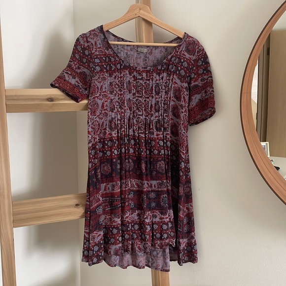 Urban Outfitters ~ Ecote ~ Size Small ~ Burgundy Print Design - Picture 1 of 2